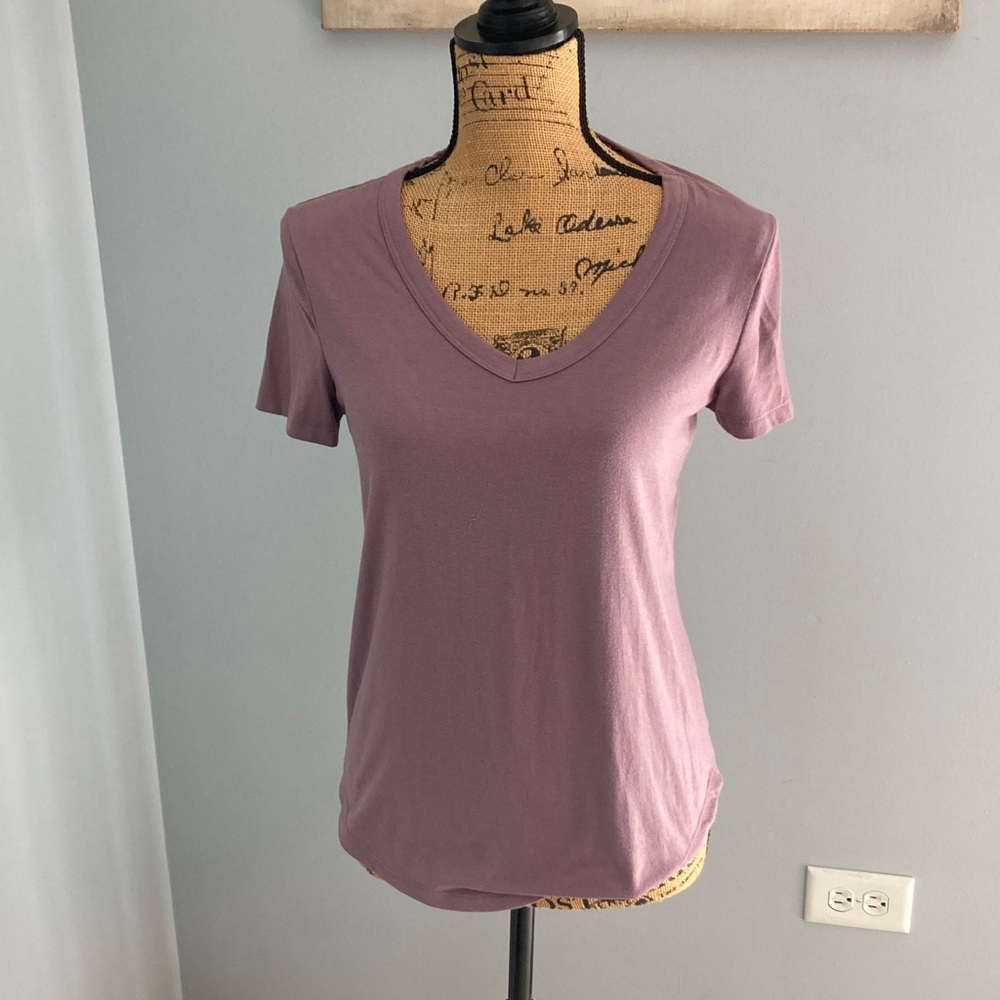 SO Favorite V-Neck Short Sleeve Tee Women Size XS
